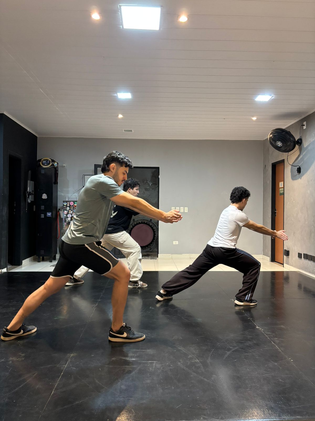 Alunos praticando técnicas